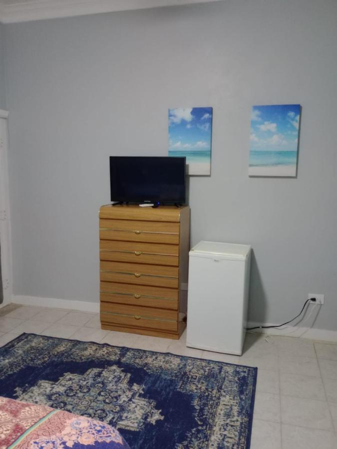 Surfers Manor Motel Gregory Town ภายนอก รูปภาพ